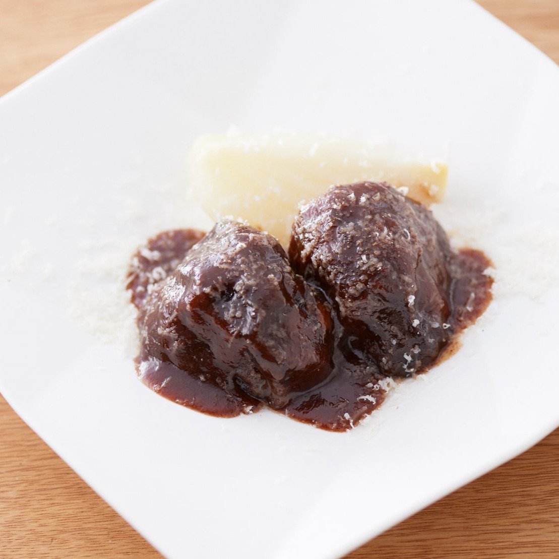 牛ほほ肉の赤ワイン煮